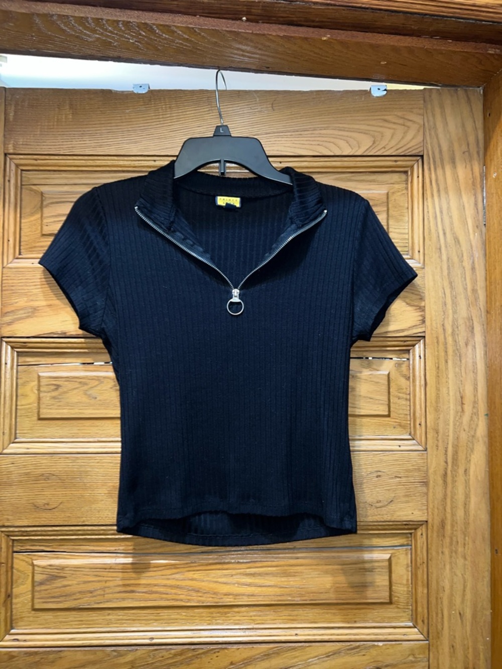 Prince & Fox Black Ribbed Short-Sleeve Zip Polo Top